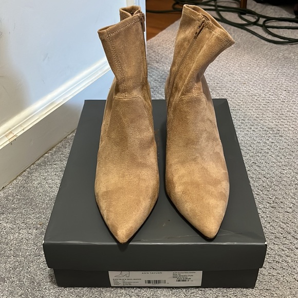 Ann Taylor Kady Faux Suede Tortoise Block Heel Booties Tan 10 - Picture 9 of 10